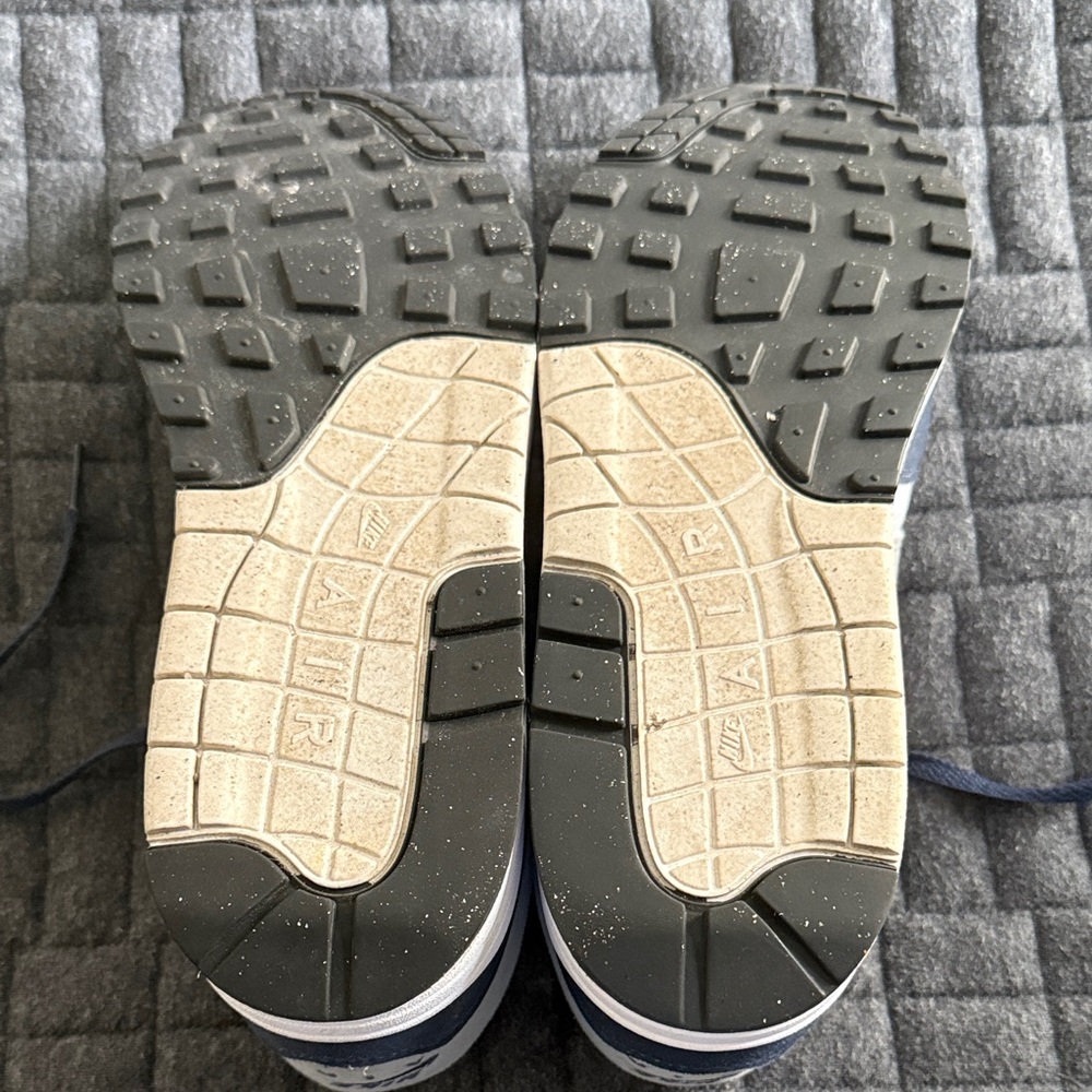 Nike Air Max with Lavender and Gray Accents - Picture 4 of 4